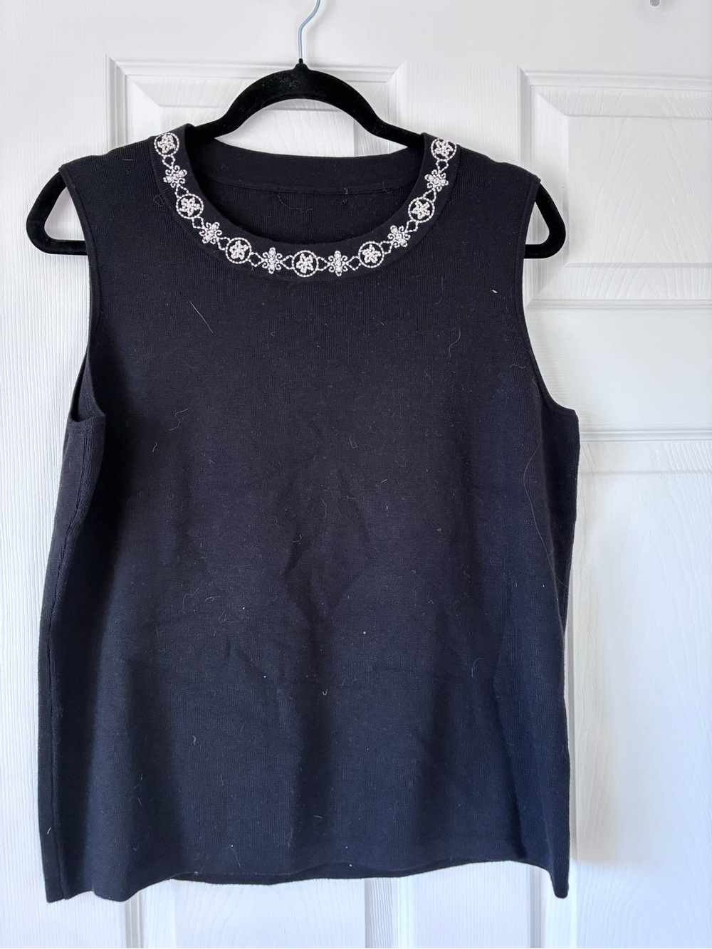 Source Unknown Black Sleeveless Knit Top with White Embroidered Collar